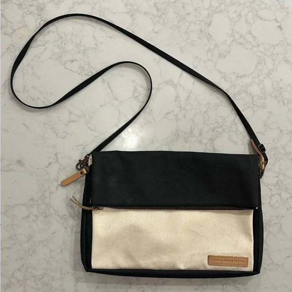 Petunia Pickle Bottom Crossover Clutch Black/Stone - Picture 1 of 8